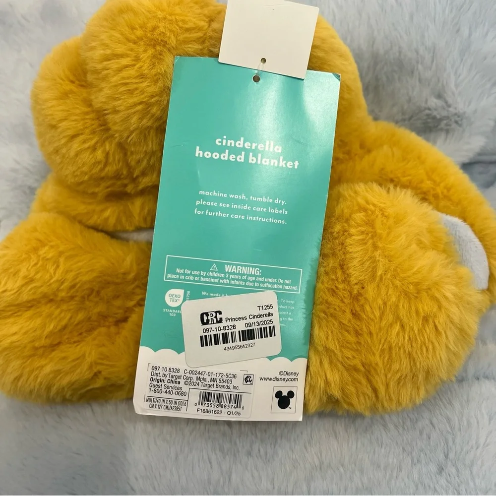 Disney Pillowfort Cinderella Hooded Blanket Built-In Mitts 40x50 NWT
